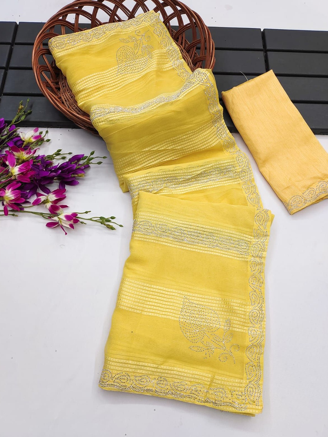 

KEERAT FASHION Women Embellished Beads and Stones Poly Georgette Saree, Yellow