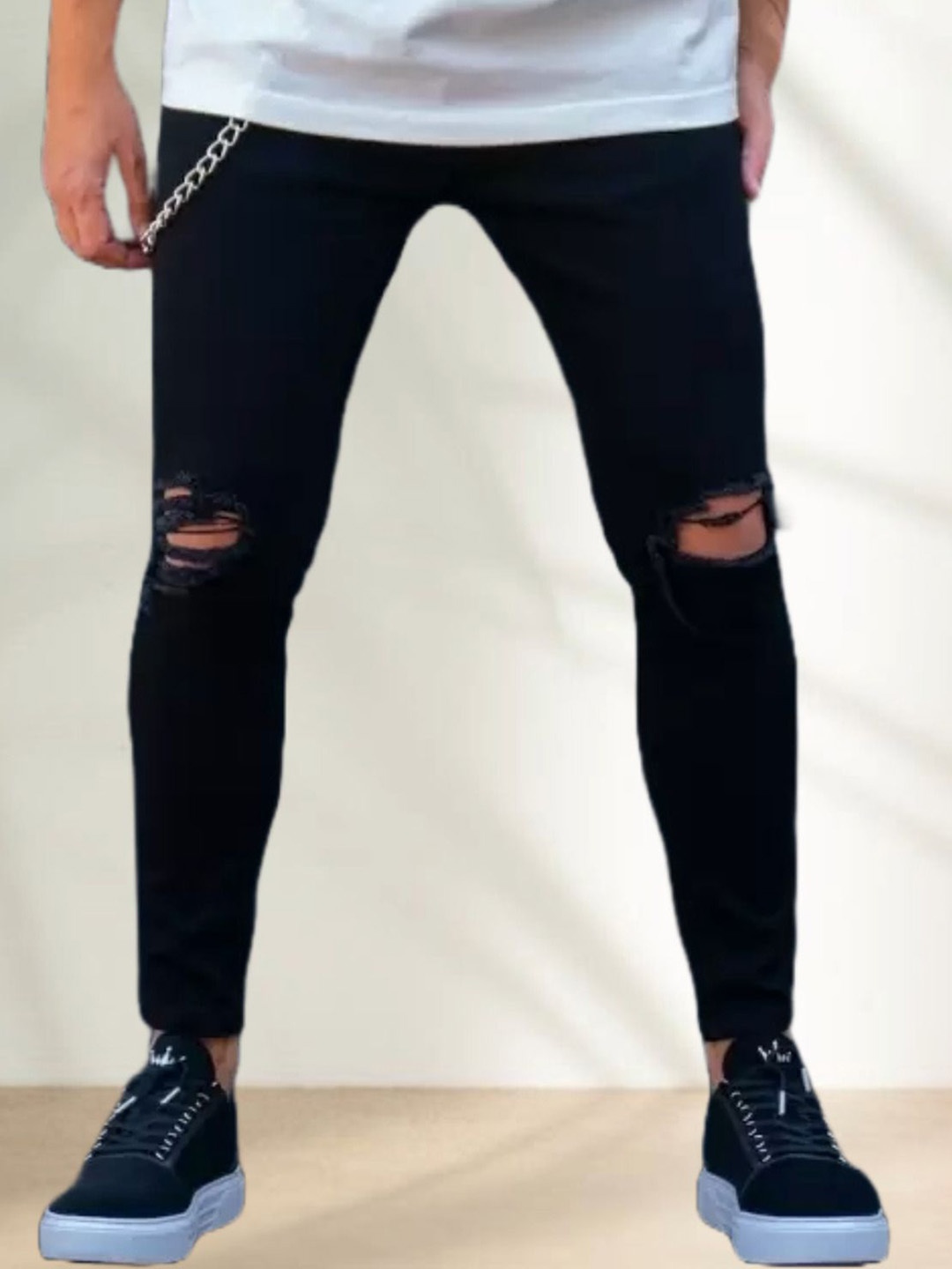 

LINARIA Men Classic Slim Fit Slash Knee Jeans, Black