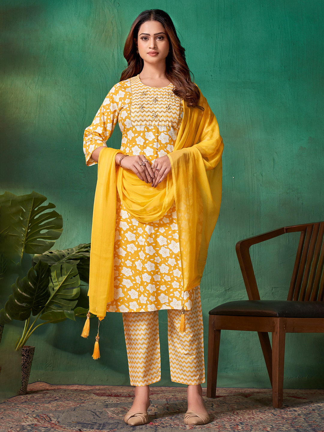 

Sangria Floral Printed Pure Cotton Straight Kurta With Trouser And Dupatta, Yellow
