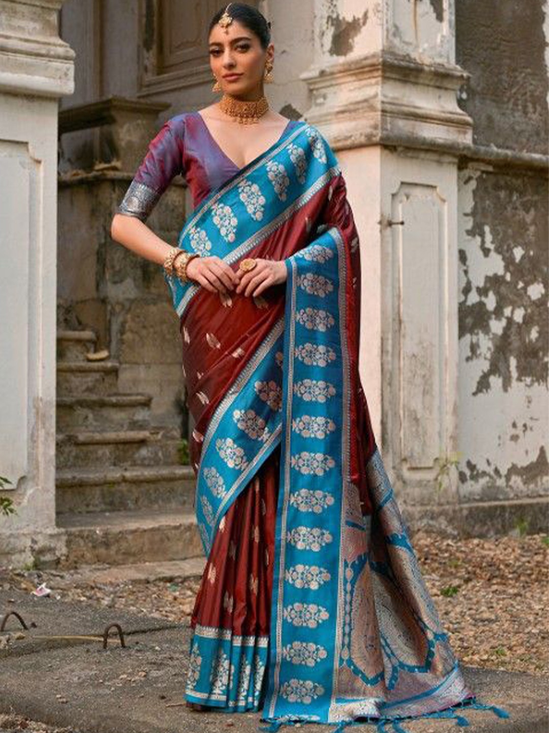 

VISHNU WEAVES Woven Design Zari Pure Silk Kanjeevaram Saree, Coffee brown