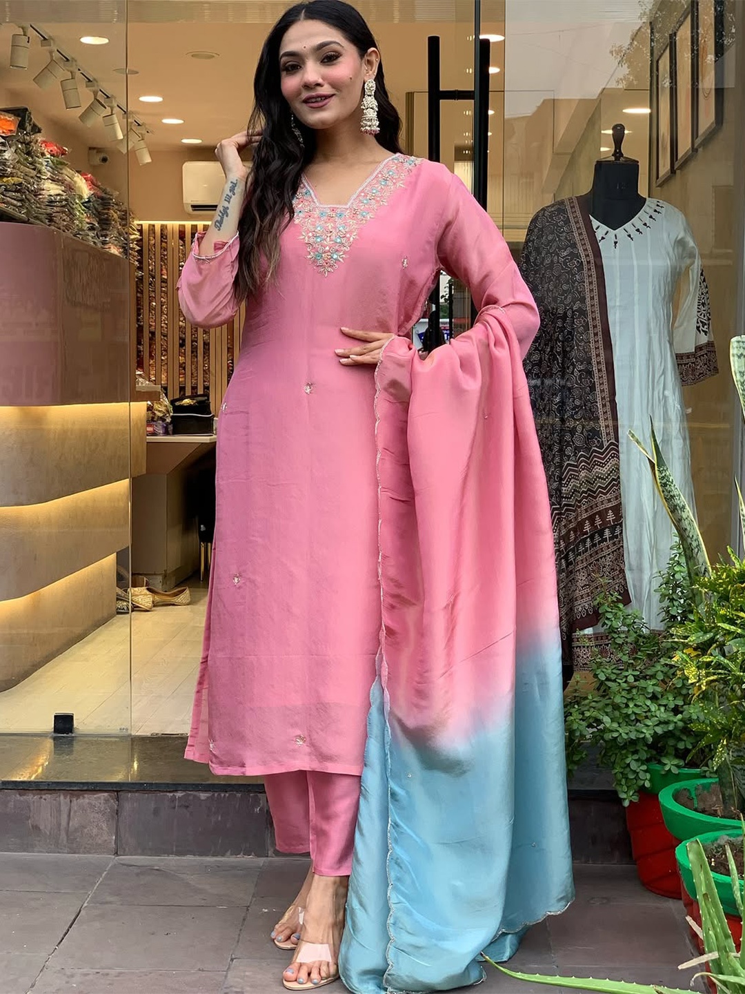 

Bought First Floral Yoke Design V Neck Straight Kurta With Trousers & Dupatta, Pink
