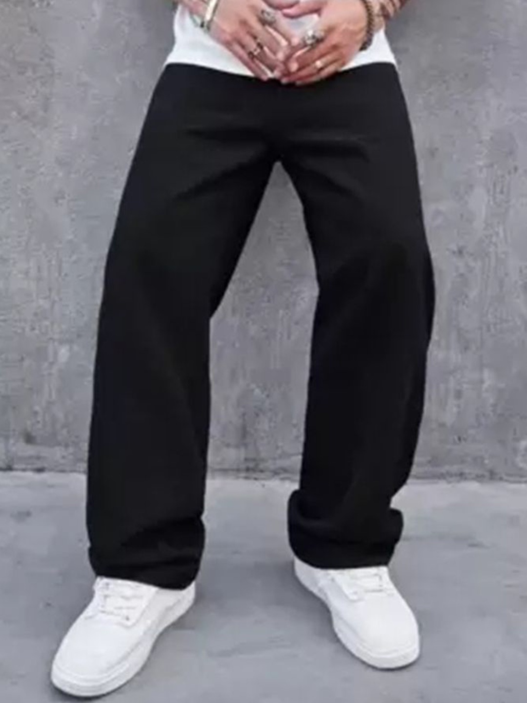 

LINARIA Men Classic Relaxed Fit Low Distress Stretchable Jeans, Black