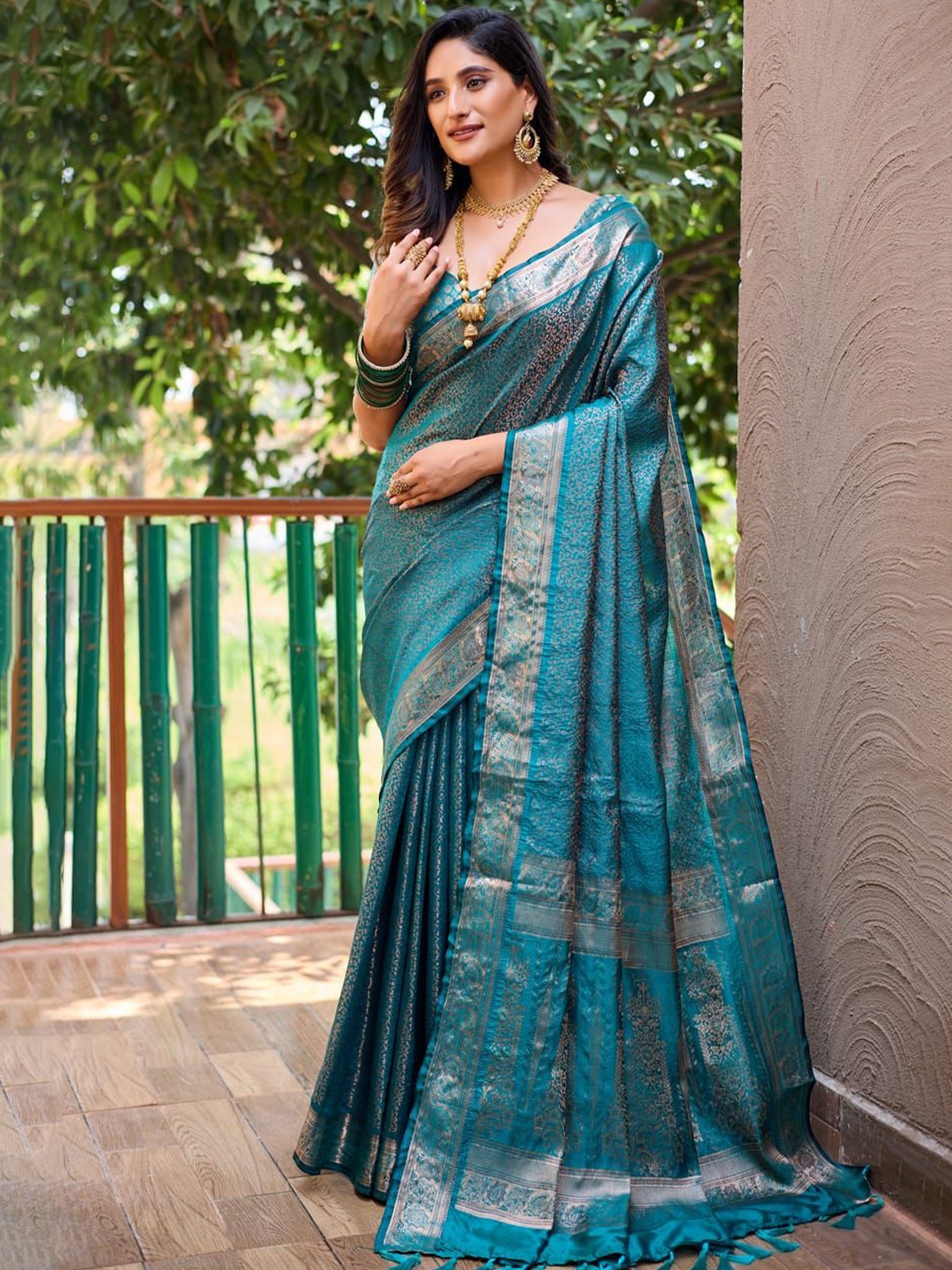 

House of Pataudi Woven Design Saree With Blouse, Turquoise blue
