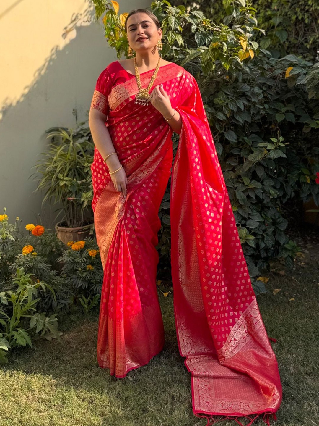 

SILKWEAR Ethnic Motifs Zari Pure Silk Banarasi Saree, Red