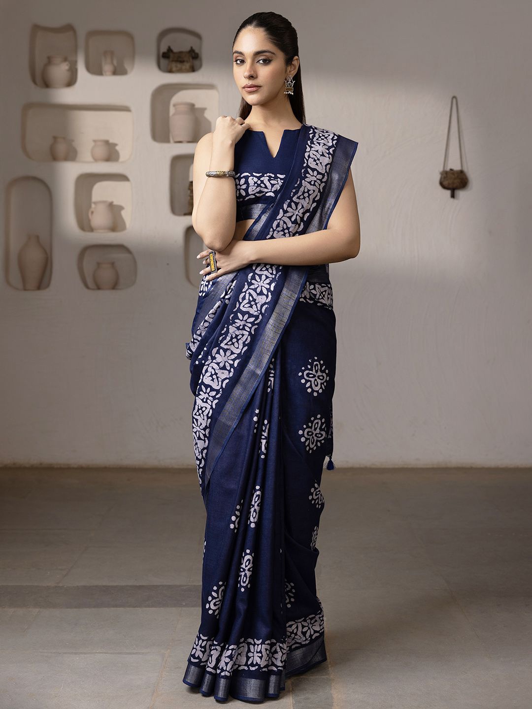 

Soch Batik Printed Saree, Navy blue