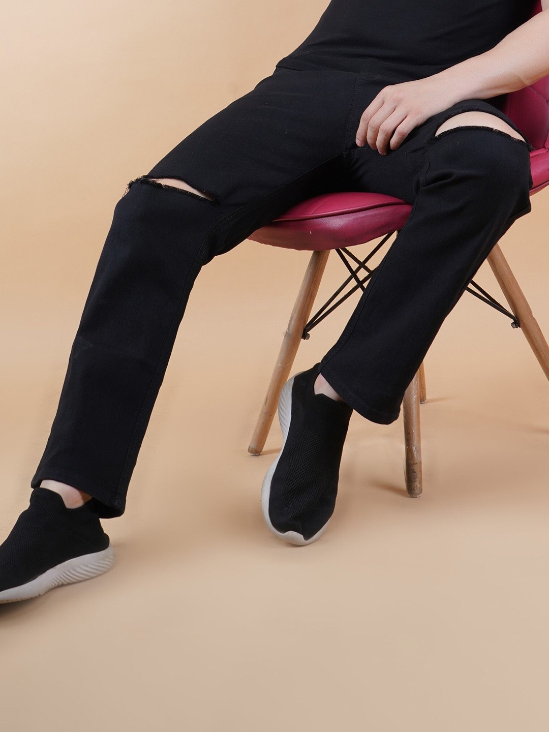 

LINARIA Men Classic Relaxed Fit Low Distress Jeans, Black