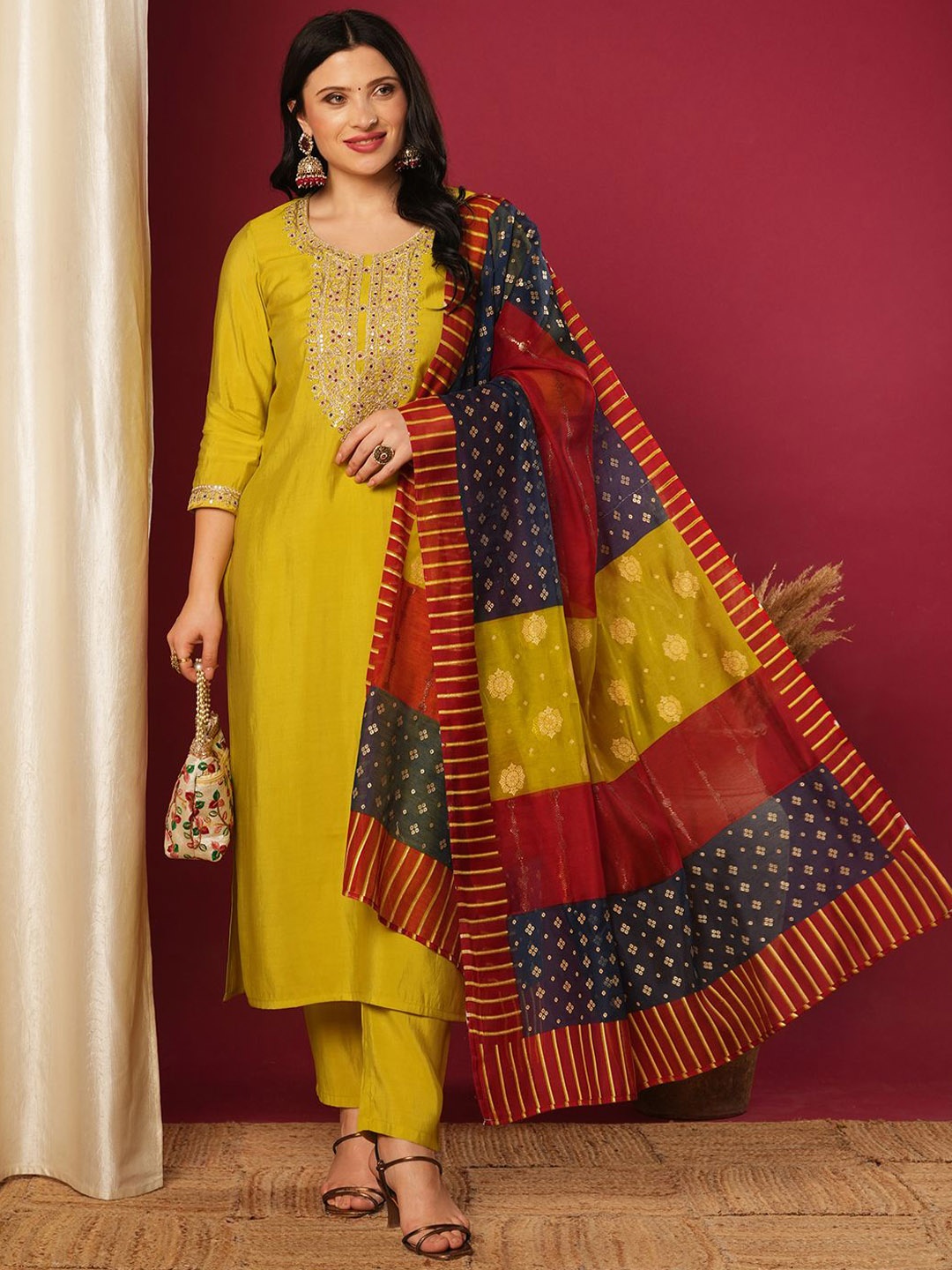 

DIVASTRI Embroidered Straight Sequinned Kurta With Trousers And Dupatta, Green
