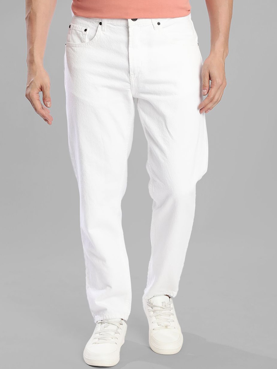 

The Roadster Lifestyle Co Men Pure Cotton Mid Rise Clean Look Regular Fit Jeans, White