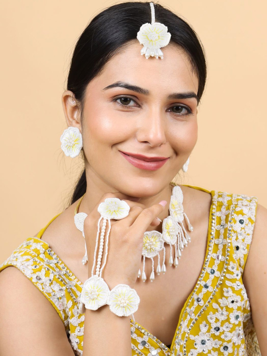 

Sangria Boho Gold-Plated Artificial Beads Beaded Jewellery Set