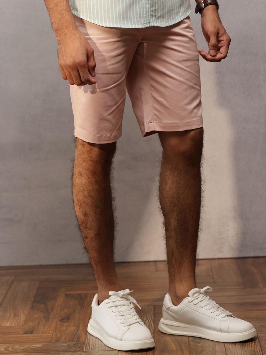 

Uncluttered Closet Men Cotton High-Rise Outdoor Chino Shorts, Pink