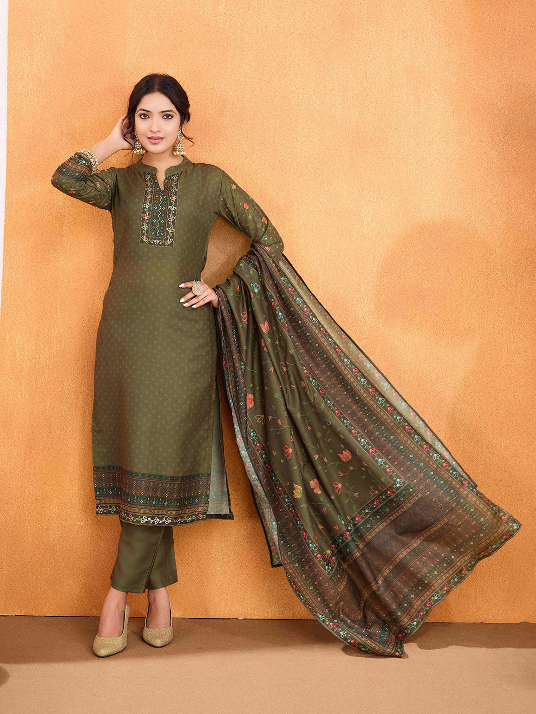 

SUAAC Floral Embroidered Mandarin Collar Straight Kurta With Trousers & Dupatta, Olive