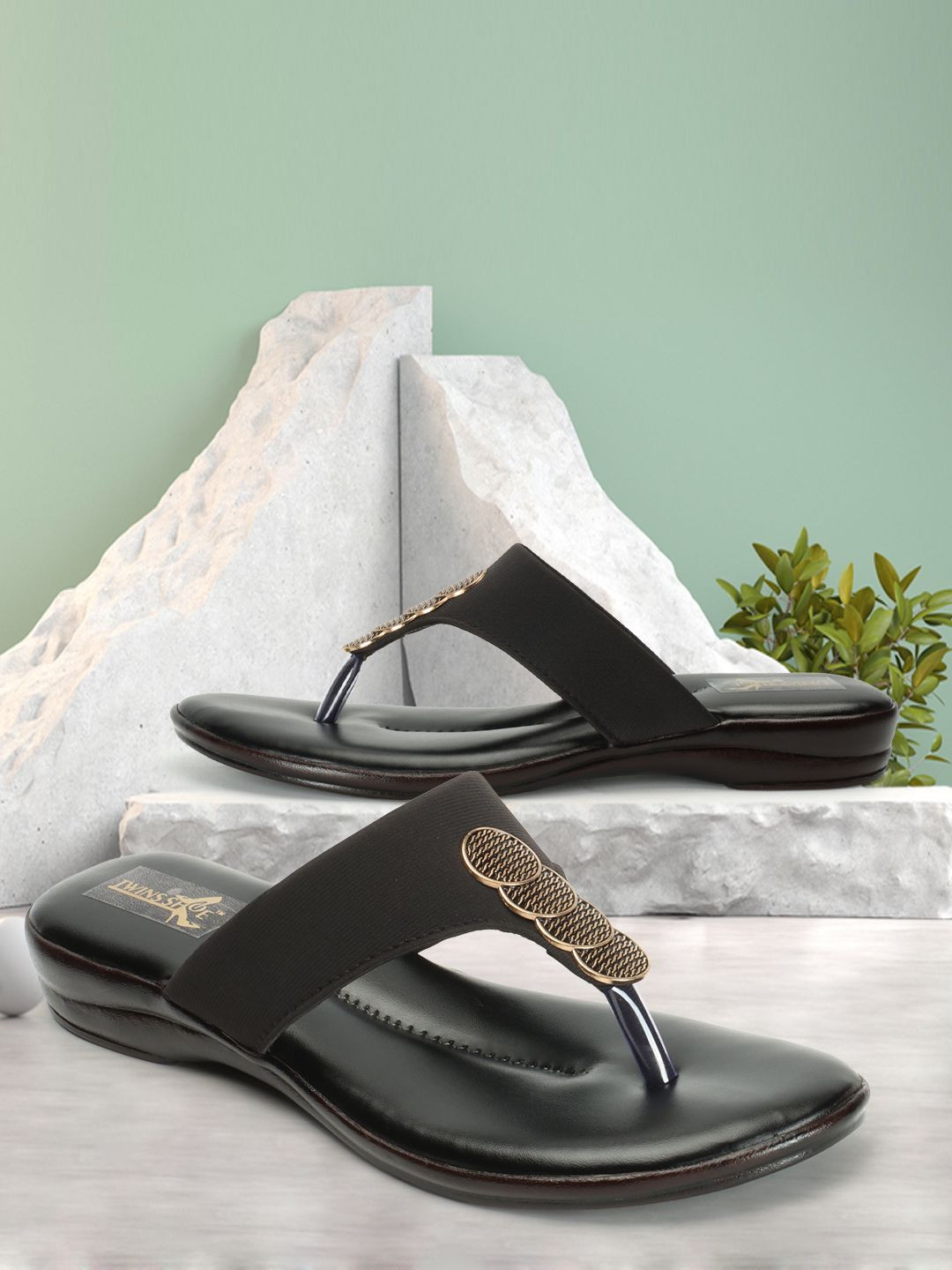 

TWINSSHOE Women Black Casual Open Toe Flats