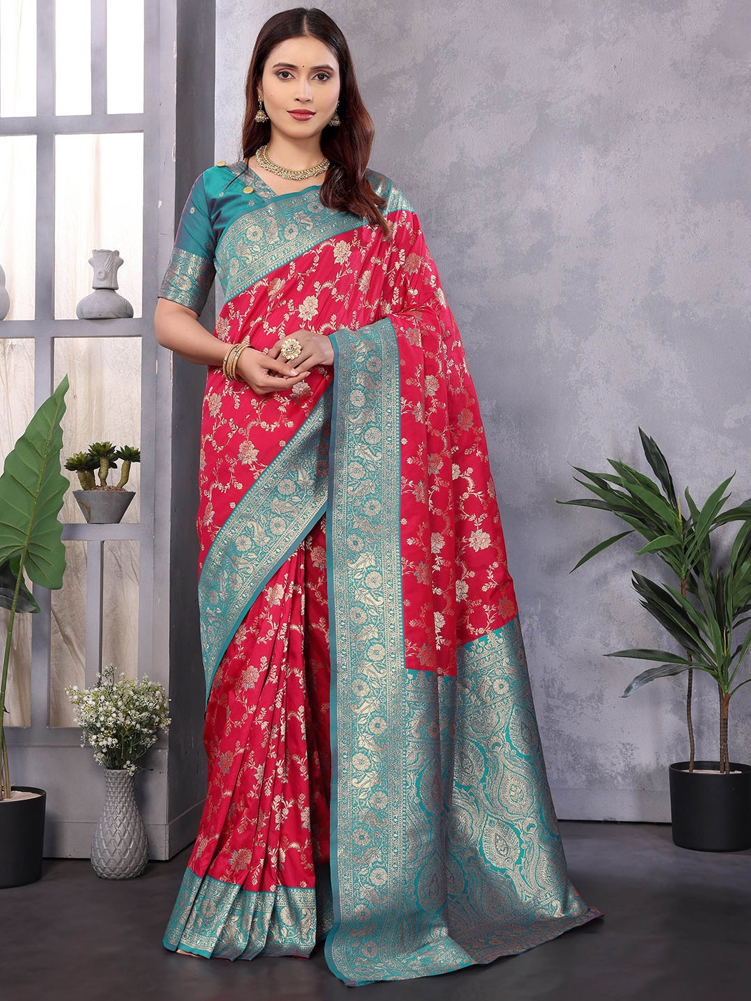 

VEECHIS Woven Design Zari Banarasi Saree, Red