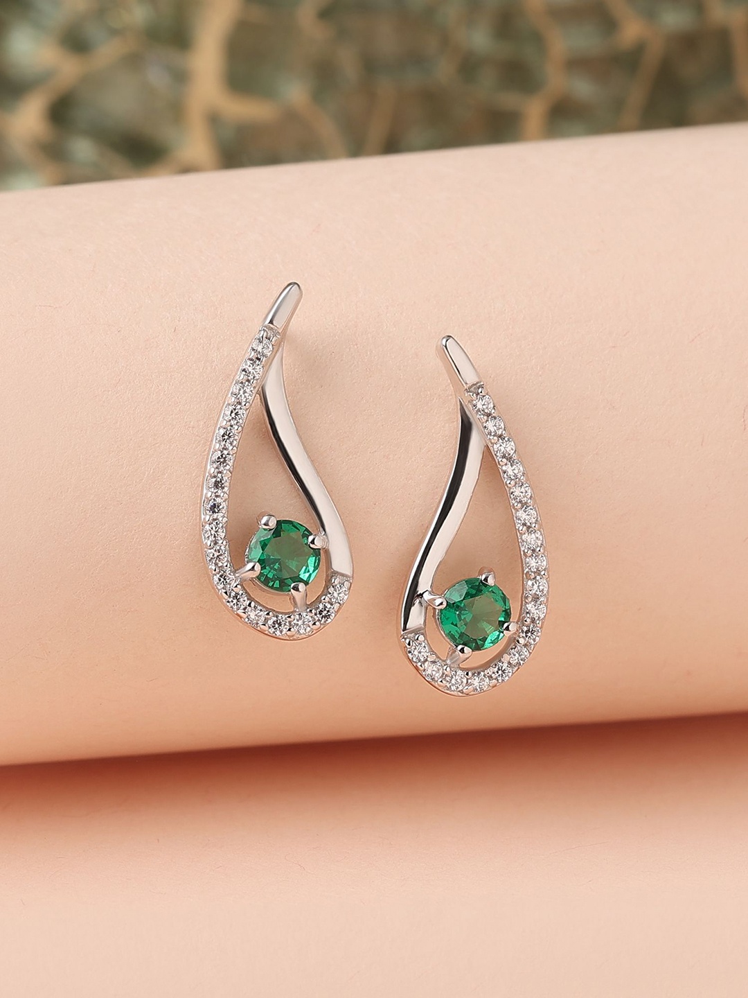 

Ornate Jewels 925 Silver Green Emerald Pear-fect Twisted Earring