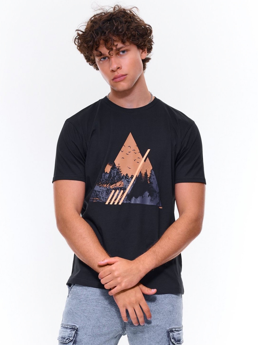 

BAESD Men Typography Printed Applique T-shirt, Black