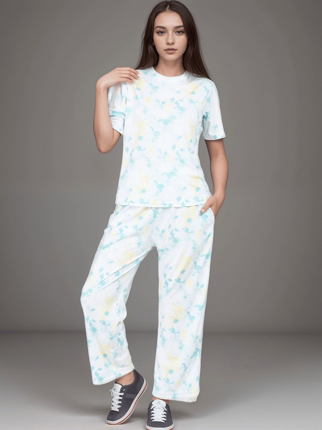 

Lugo Printed Round Neck T-Shirt With Trousers, Yellow