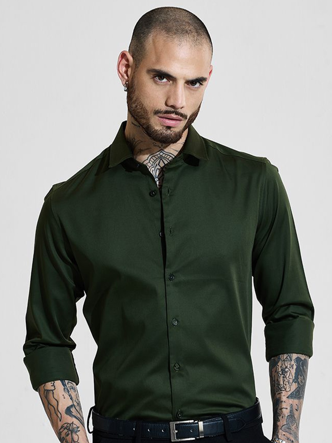 

Snitch Men Classic Slim Fit Spread Collar Solid Cotton Casual Shirt, Green