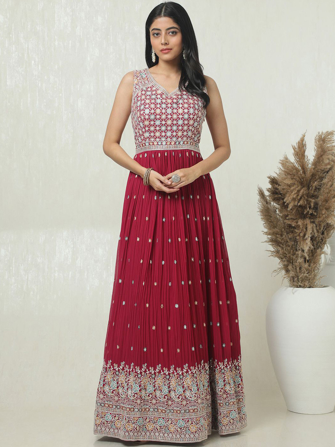 

Soch Floral Embroidered V Neck Sequinned Sleeveless Kurta With Churidar & Dupatta, Maroon
