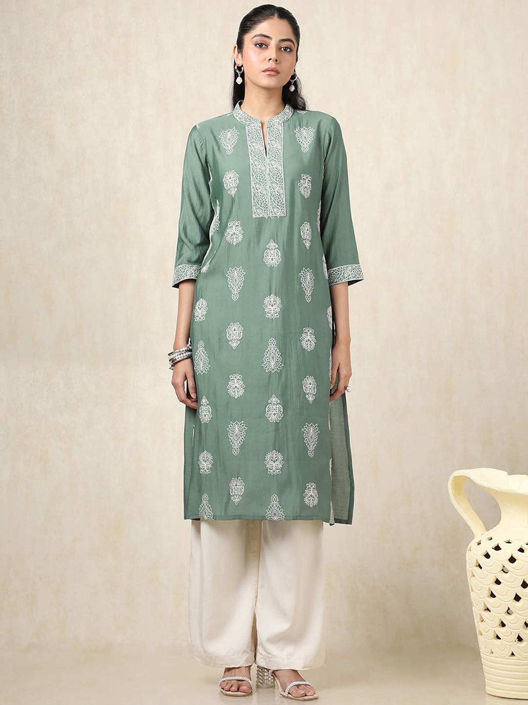 

Soch Floral Embroidered Mandarin Collar Thread Work Muslin Straight Kurta, Green