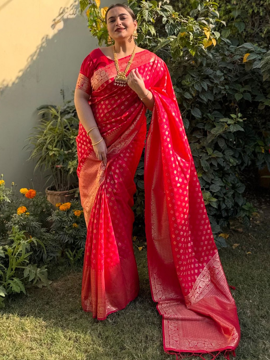 

yourwish Ethnic Motifs Woven Design Zari Pure Silk Banarasi Saree, Red