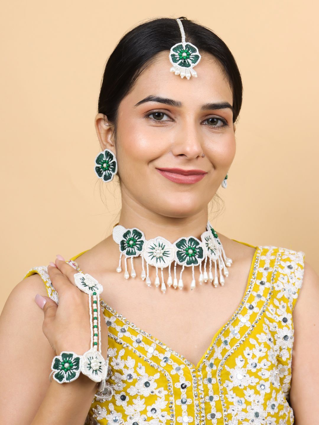 

Sangria Gold-Plated Artificial Beads Beaded Jewellery Set