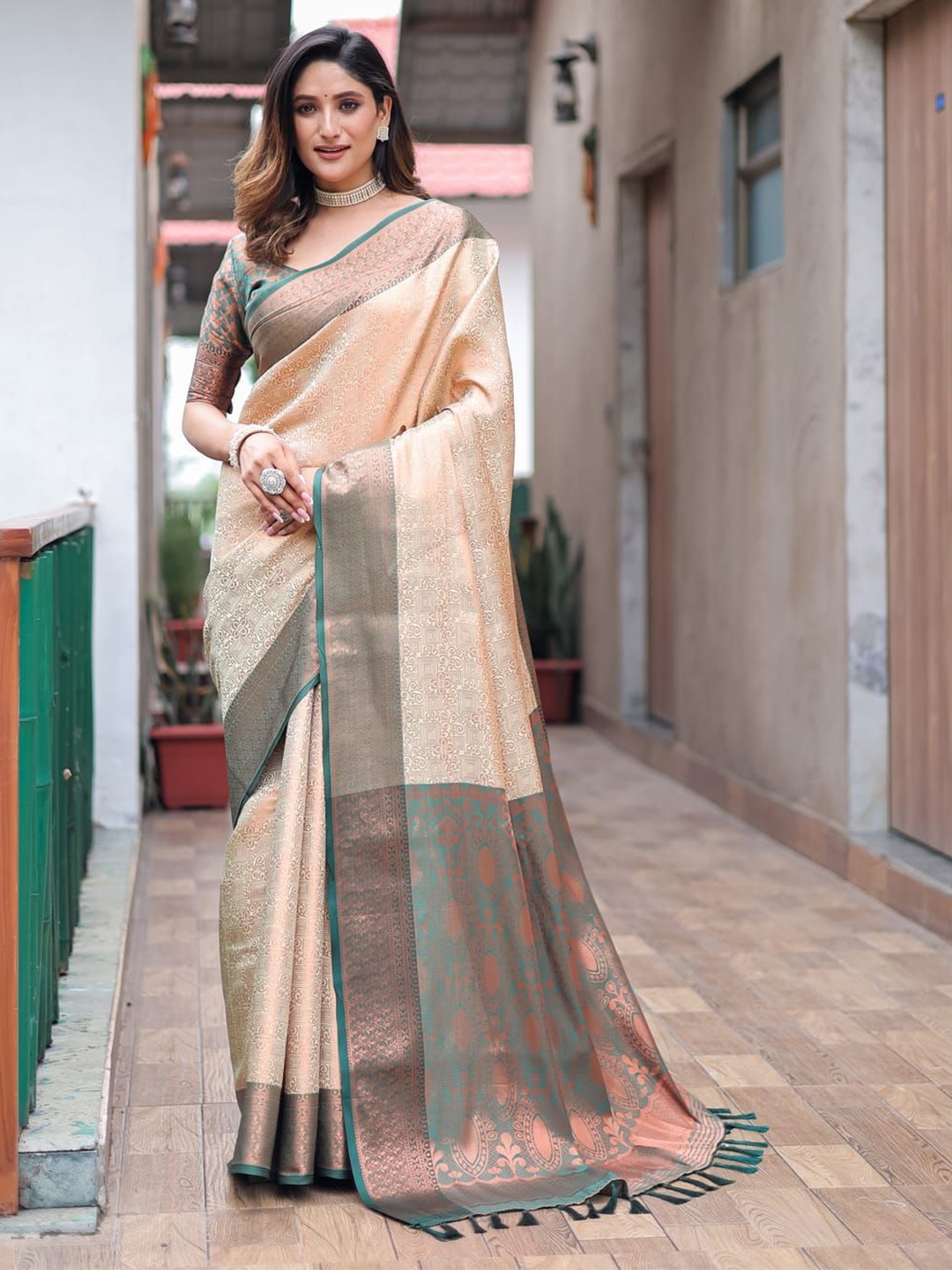 

House of Pataudi Woven Design Zari Kanjeevaram Saree, Gold