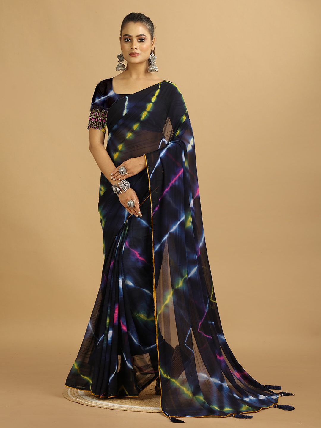 

VIRENDRA TEXTILES Tie and Dye Saree, Black