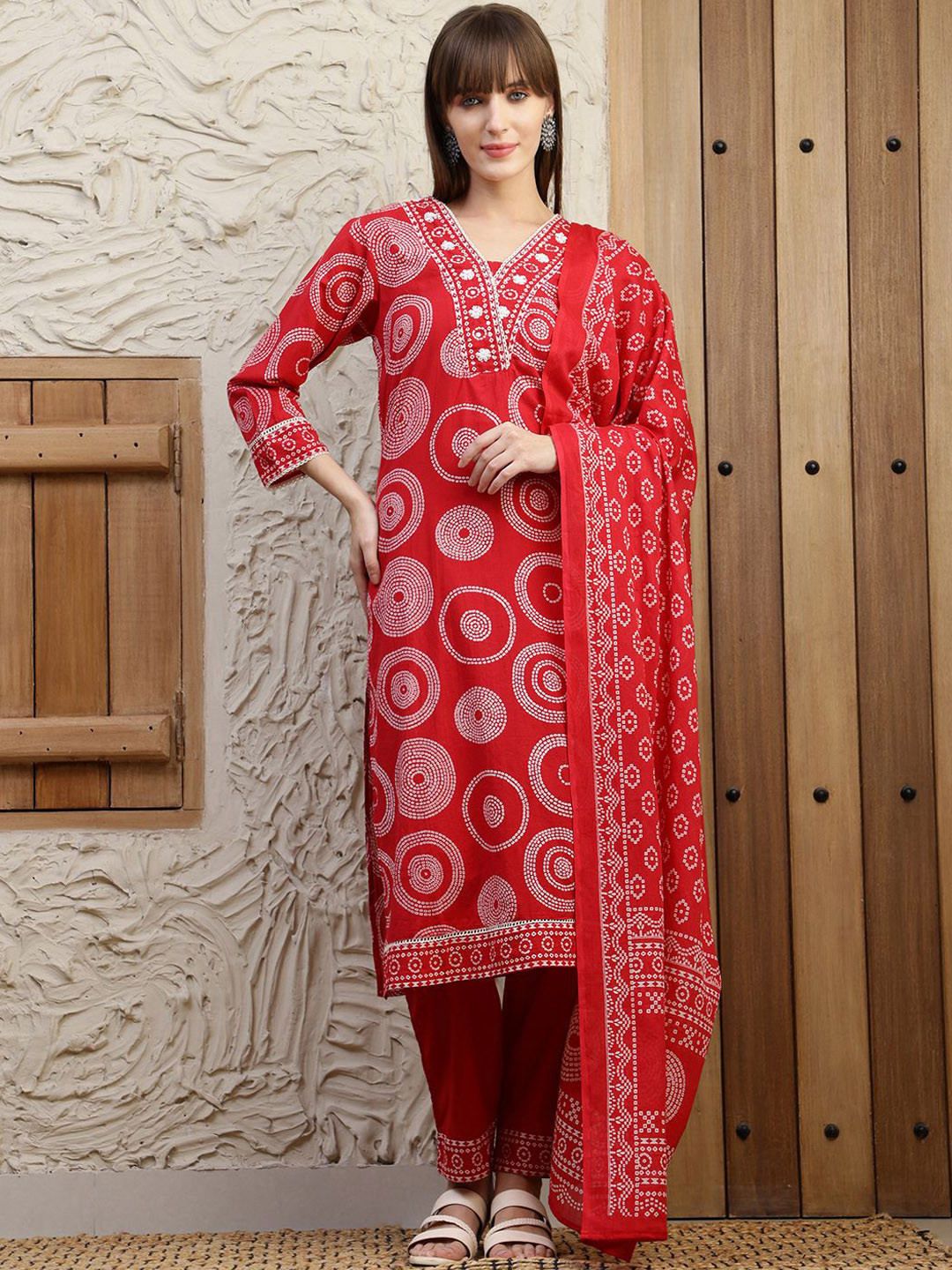 

Berrylicious Women Bandhani Embroidered Regular Thread Work Pure Cotton Kurta with Trousers & With Dupatta, Red
