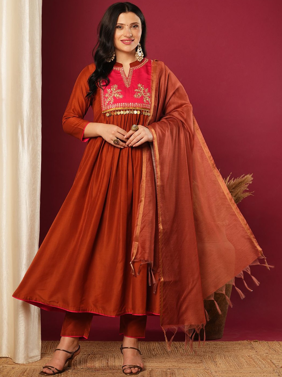 

DIVASTRI Floral Yoke Design Zari Mandarin Collar Anarkali Kurta With Trousers & Dupatta, Rust