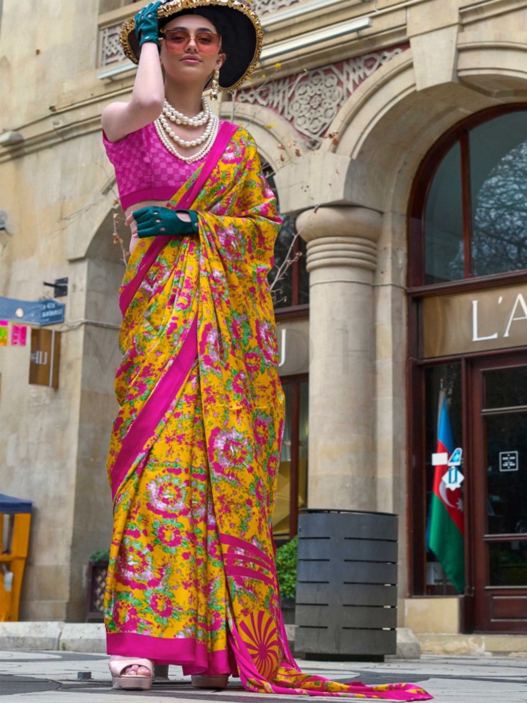 

DEVATITHI Floral Silk Blend Saree, Yellow