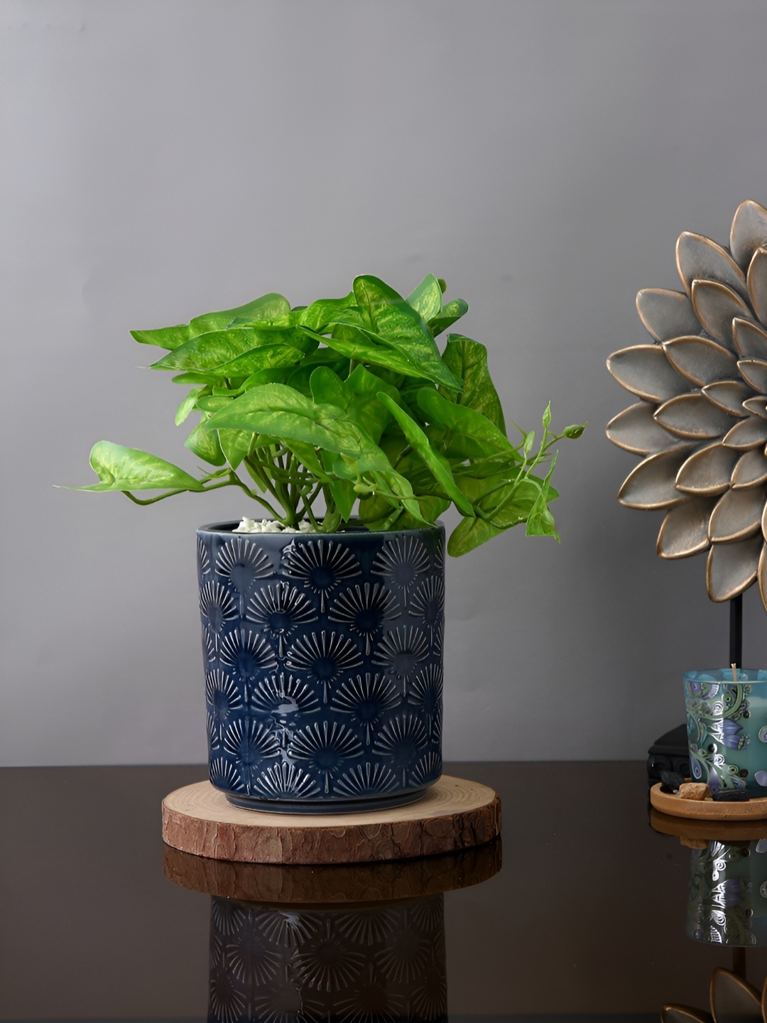 

TAYHAA Blue & White Floral Embossed Patterned Ceramic Flower Planter