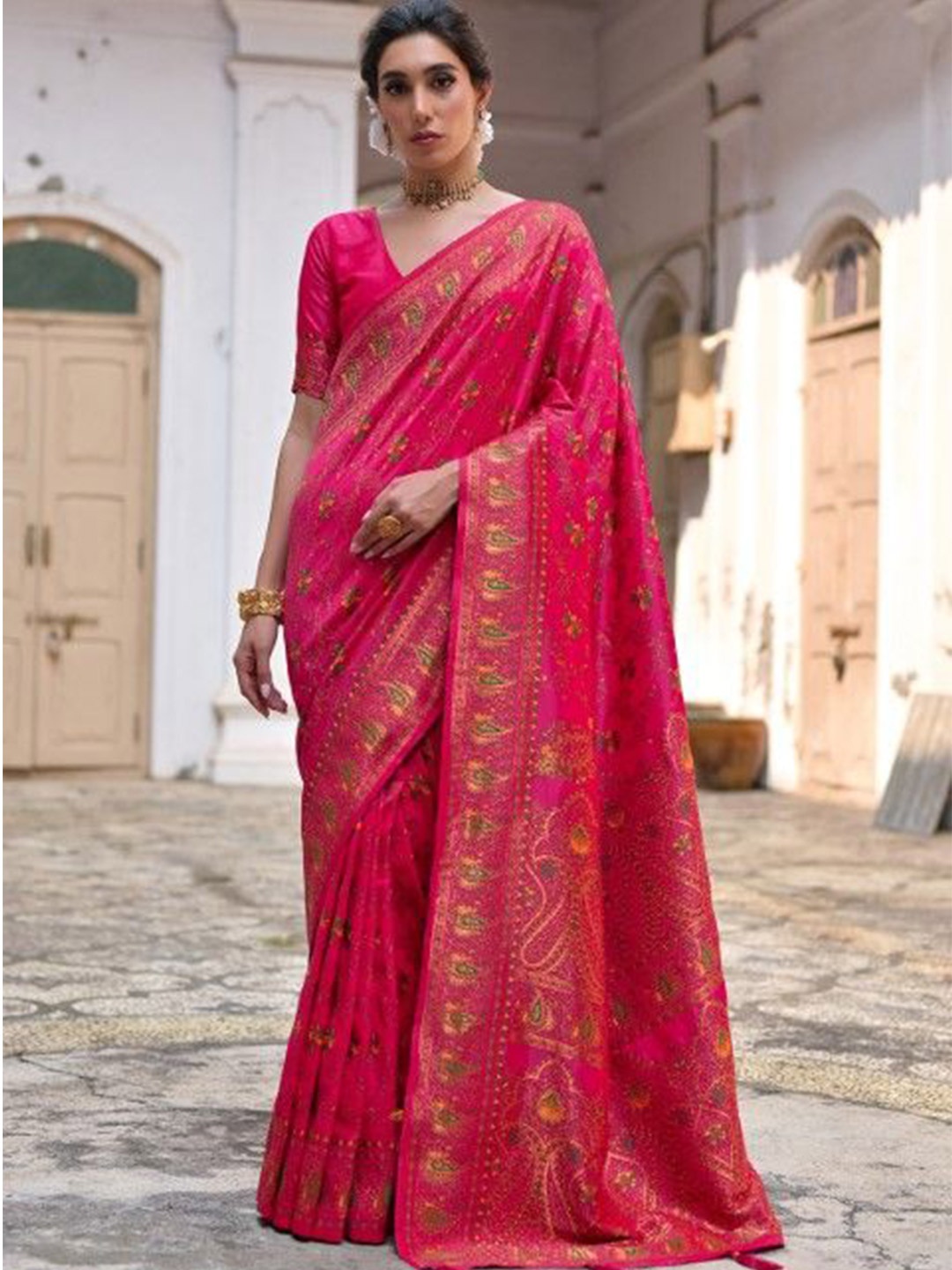 

VISHNU WEAVES Woven Design Zari Pashmina Banarasi Saree, Pink
