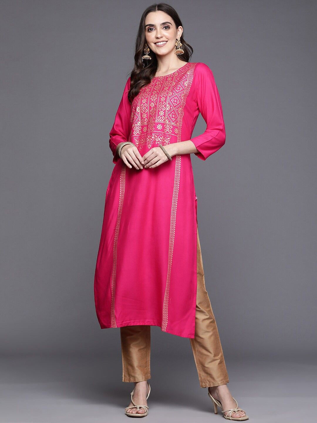 

DIVASTRI Floral Printed Round Neck Screen Print Straight Kurta, Fuchsia
