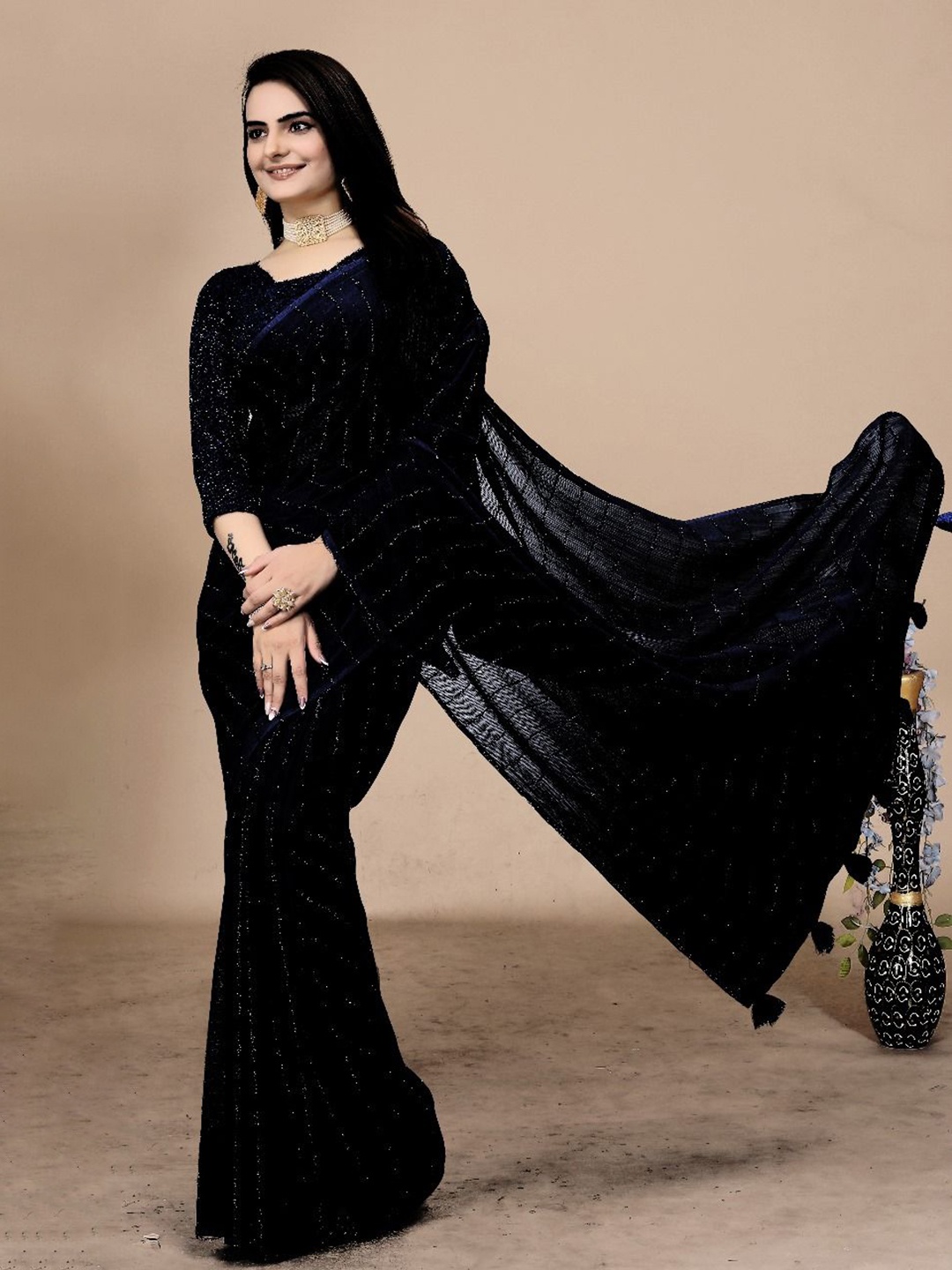 

SUNDREESAREE Embellished Sequinned Saree, Black