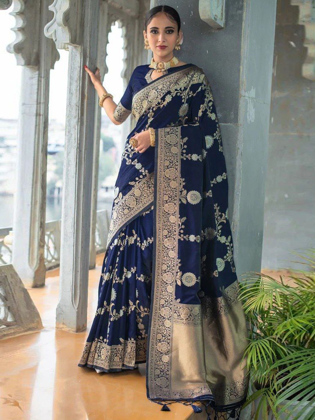 

PAYAL CREATION Floral Embroidered Banarasi Saree, Blue