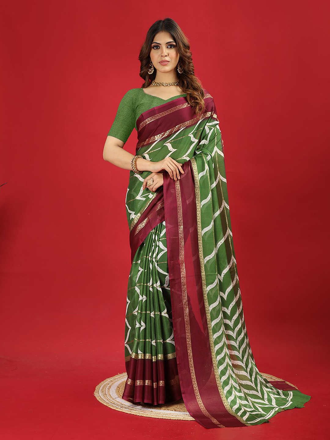 

VIRENDRA TEXTILES Printed Zari Saree, Green
