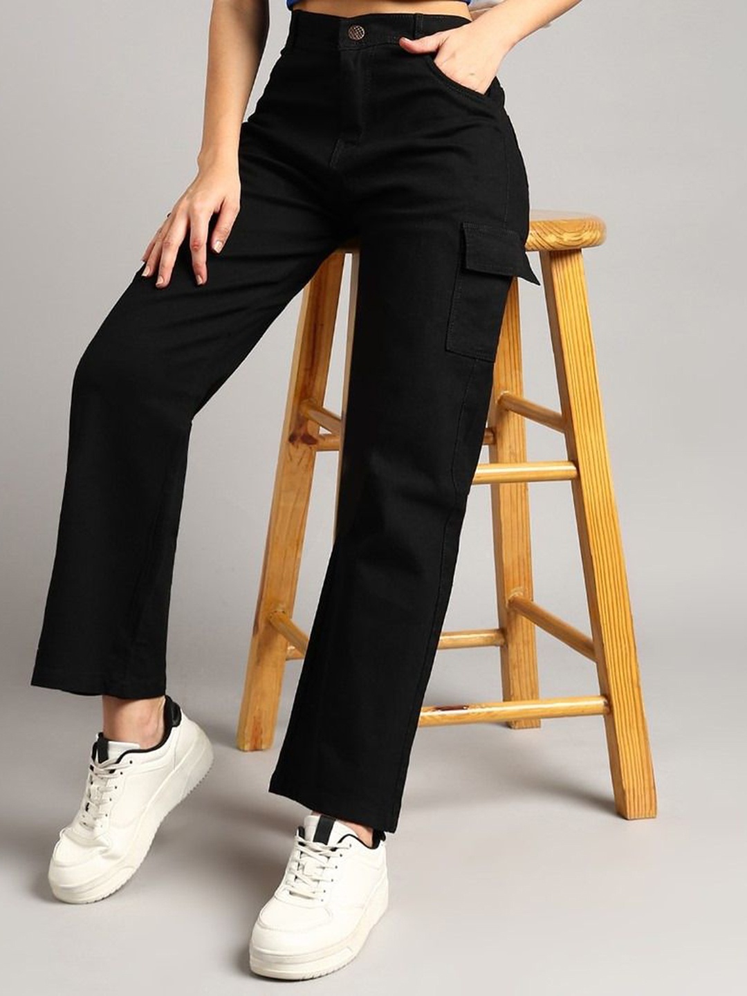 

LINARIA Women Classic Relaxed Fit Low Distress Jeans, Black