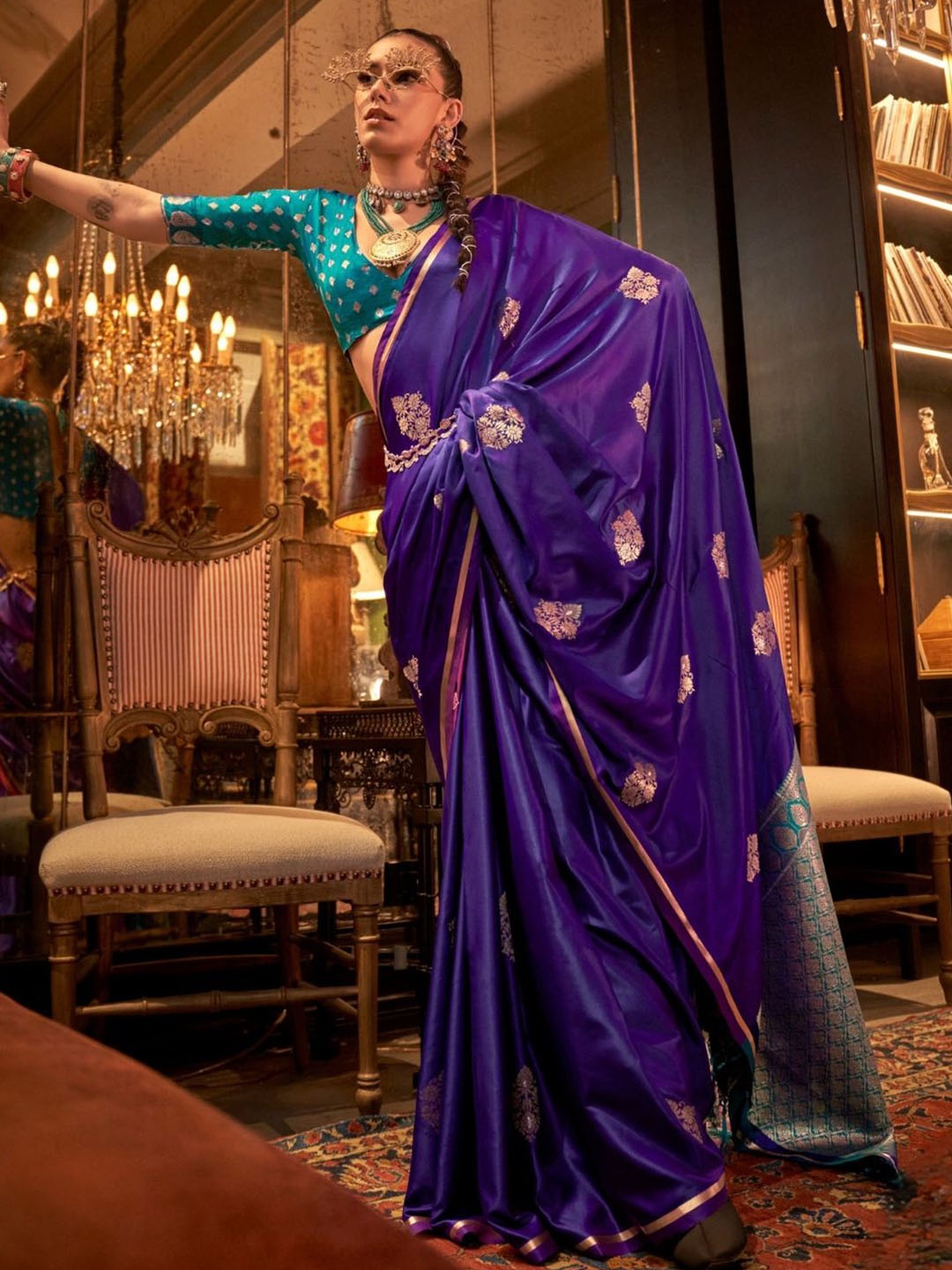 

DEVATITHI Woven Design Zari Silk Blend Saree, Navy blue