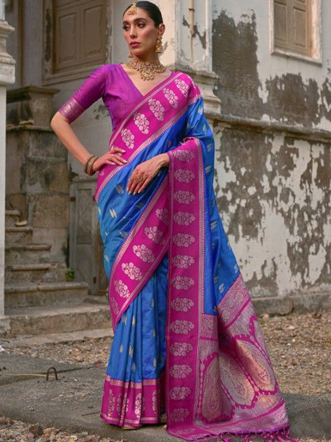 

VISHNU WEAVES Woven Design Zari Pure Silk Kanjeevaram Saree, Blue