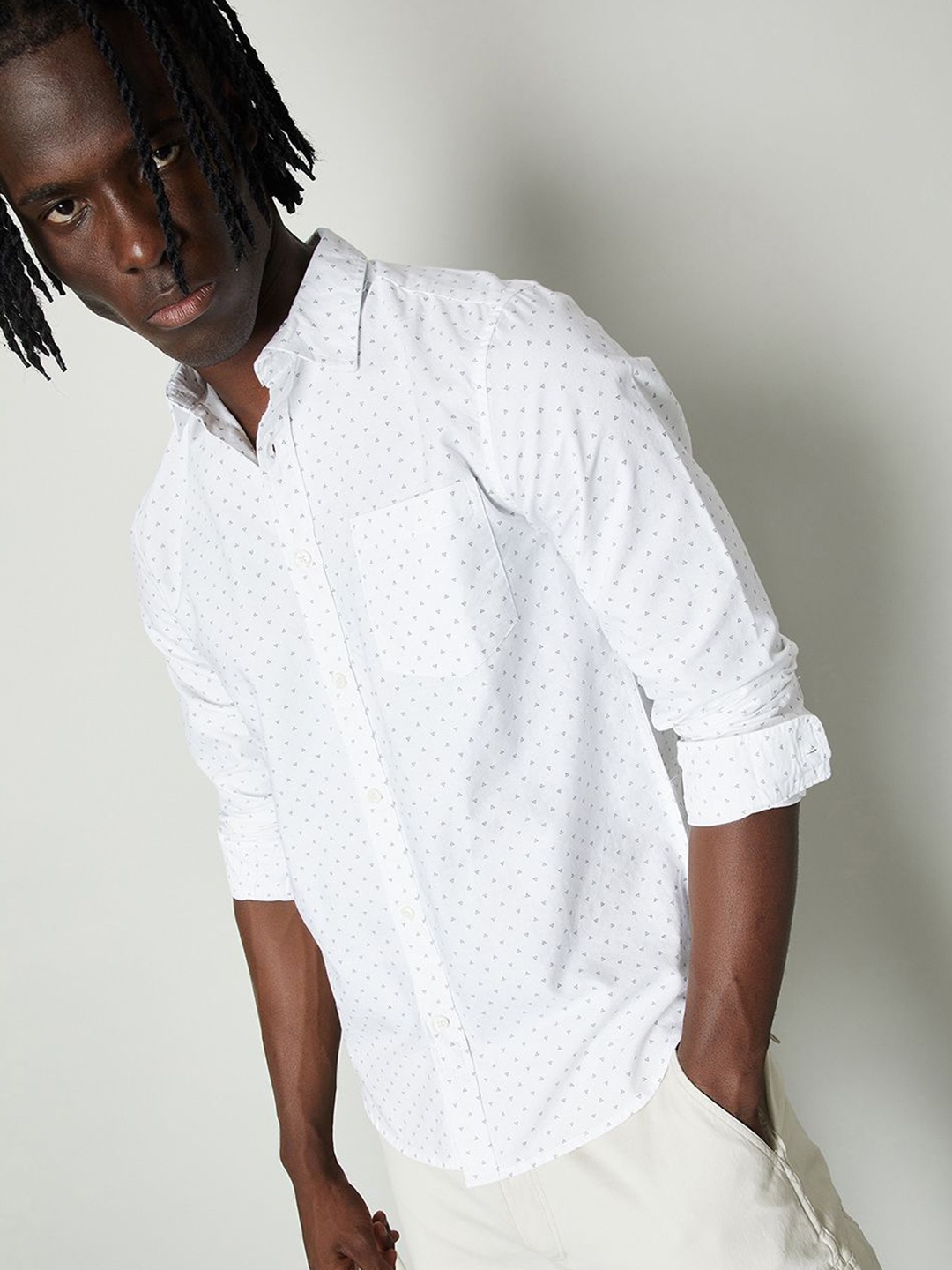 

max Men Spread Collar Geometric Printed Cotton Casual Shirt, White