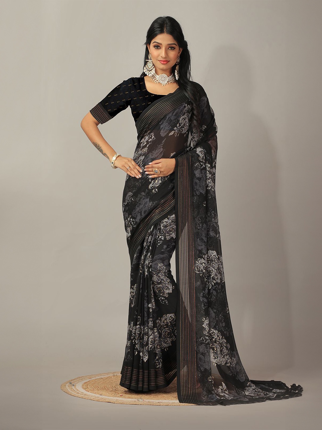 

VIRENDRA TEXTILES Floral Pure Georgette Saree, Grey