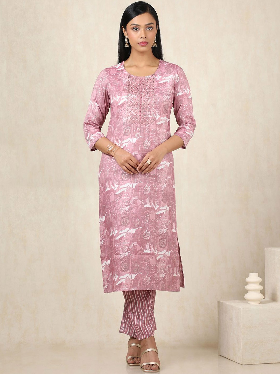 

Soch Floral Printed Sequinned Straight Kurta With Trousers, Pink