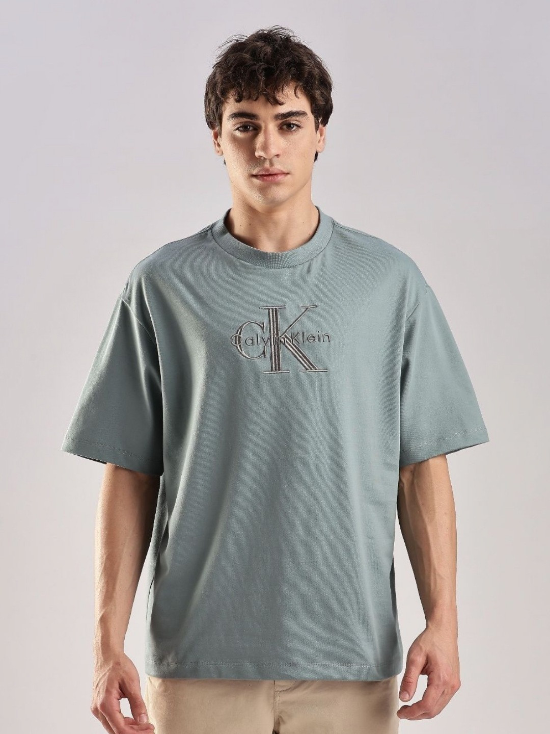 

Calvin Klein Jeans Men Brand Logo Printed T-shirt, Grey