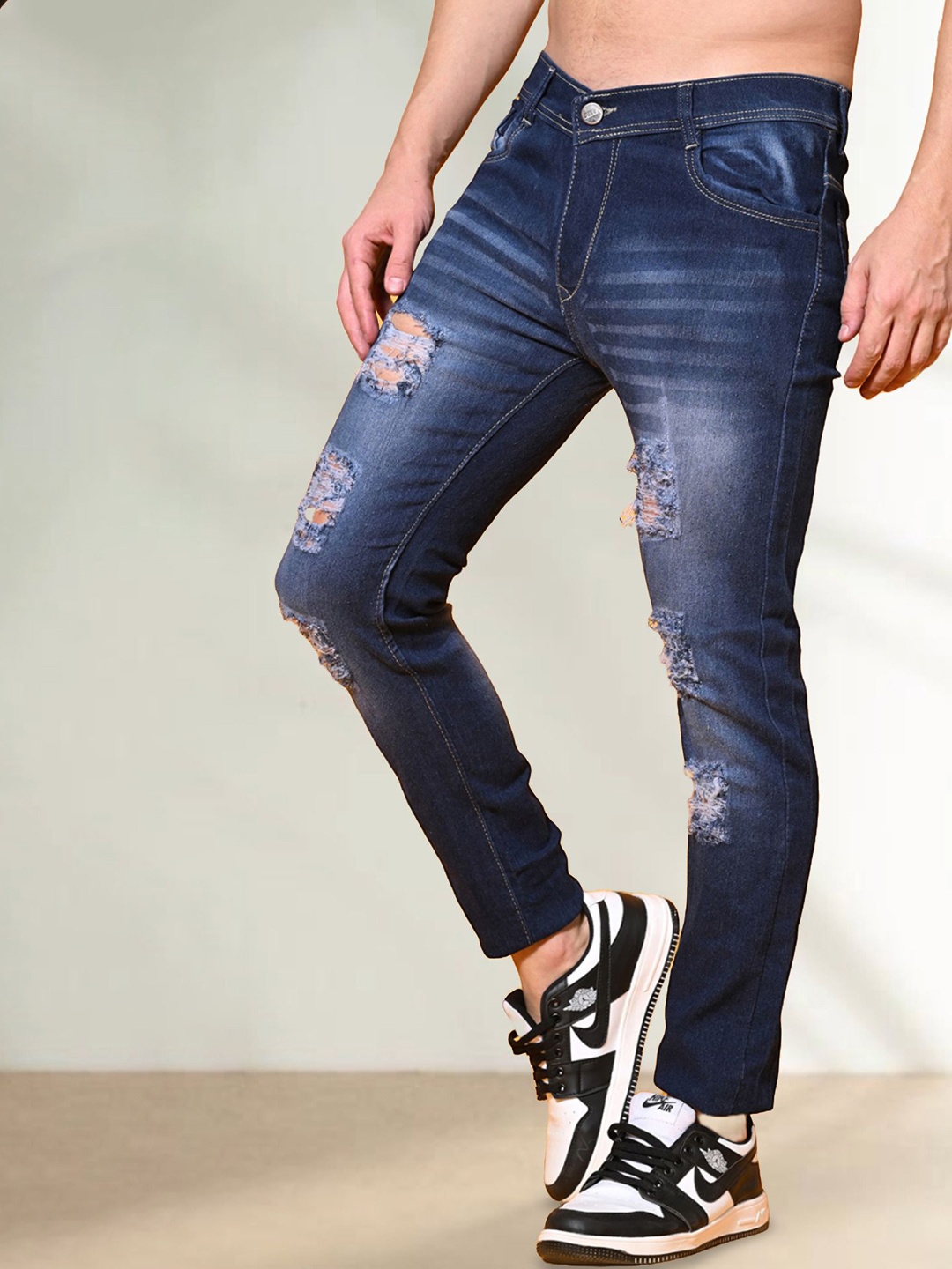 

LINARIA Men Classic Tapered Fit Mildly Distressed Light Fade Cotton Jeans, Blue