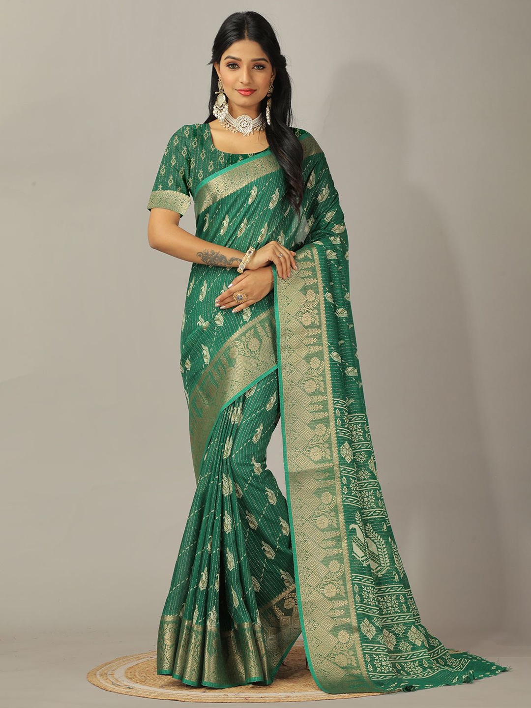

VIRENDRA TEXTILES Woven Design Pure Cotton Saree, Green
