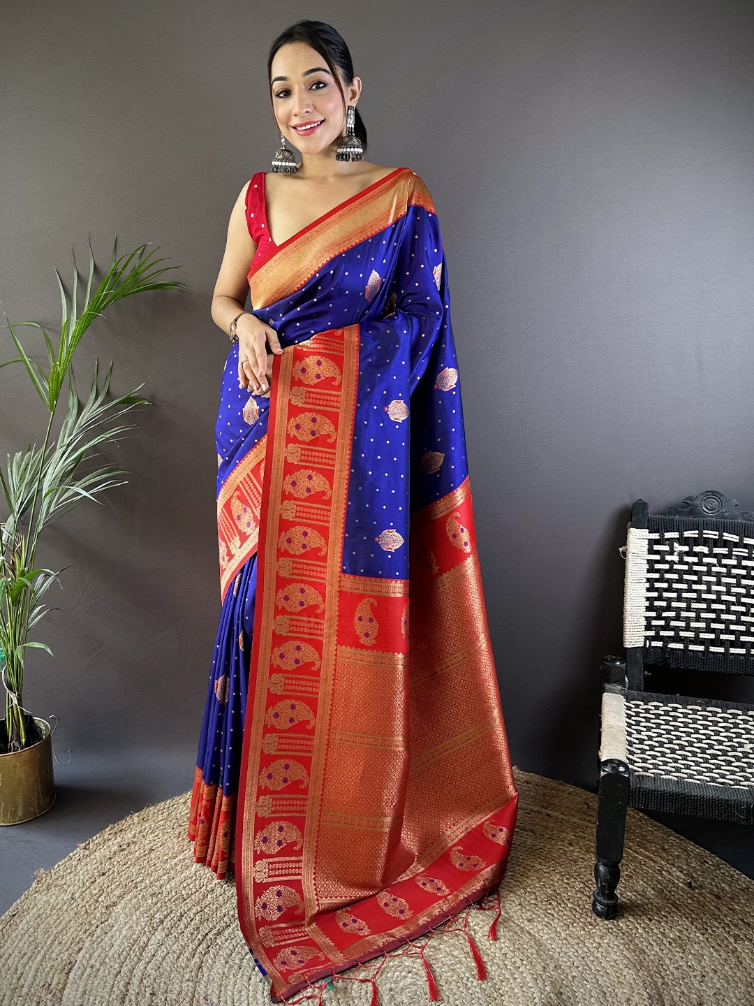 

VEECHIS Ethnic Motifs Zari Designer Banarasi Saree, Navy blue