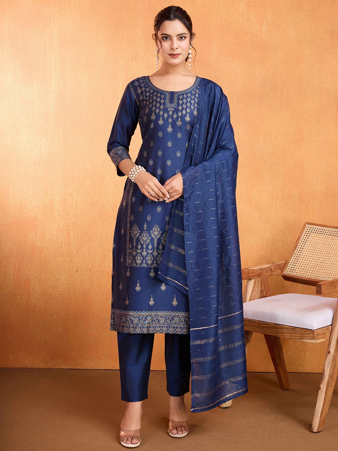 

SUAAC Floral Printed Round Neck Straight Kurta With Trousers And Dupatta, Blue