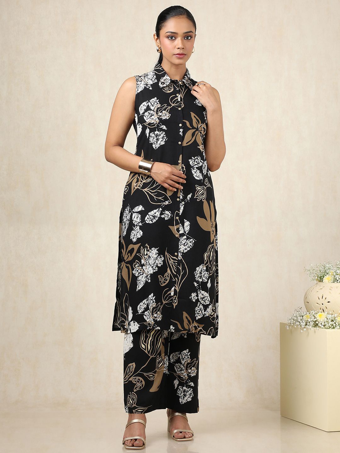 

Soch Floral Printed Shirt Collar Sleeveless Straight Kurta With Palazzos, Black