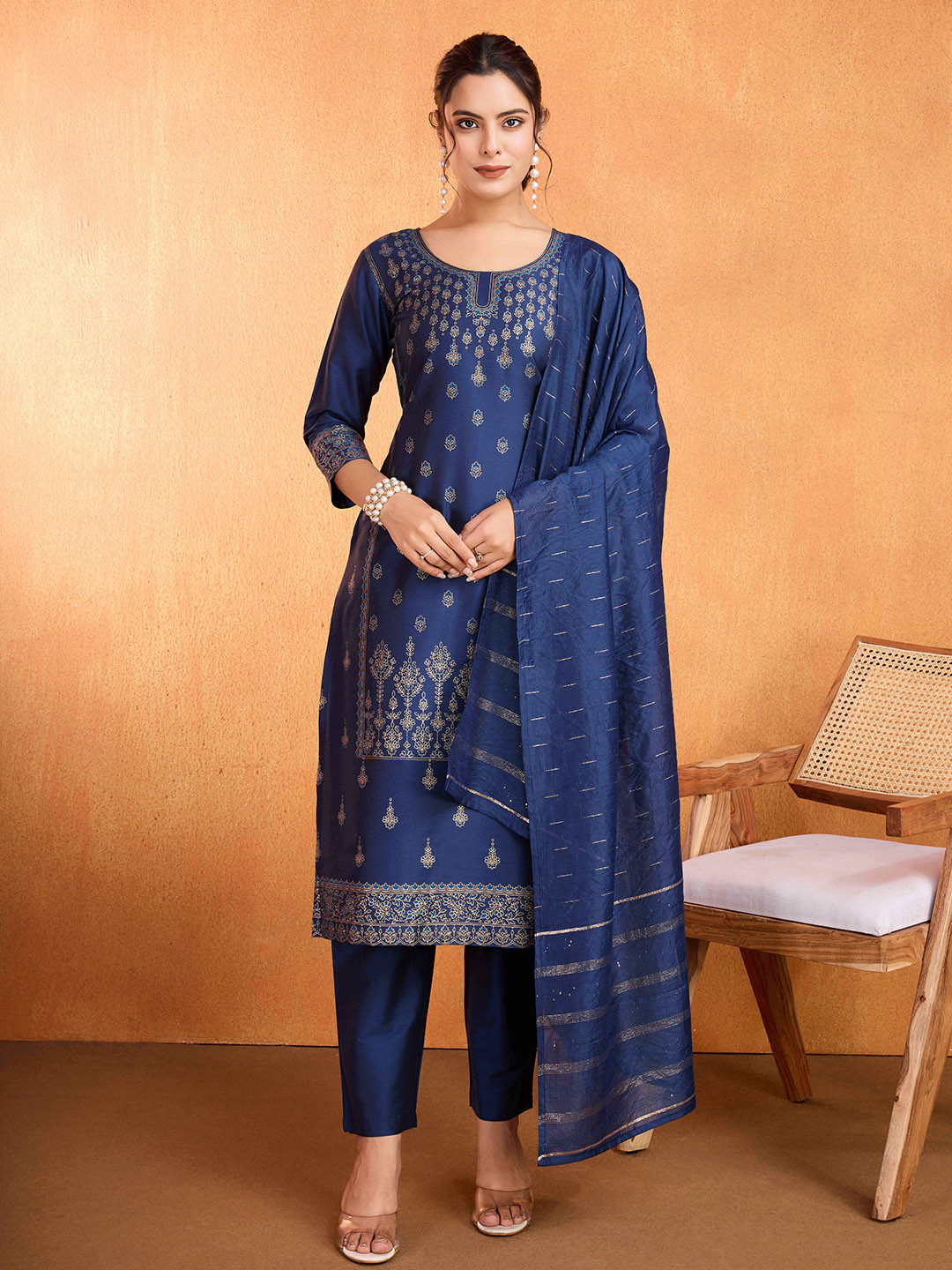 

SUAAC Floral Printed Round Neck Straight Kurta With Trousers And Dupatta, Blue