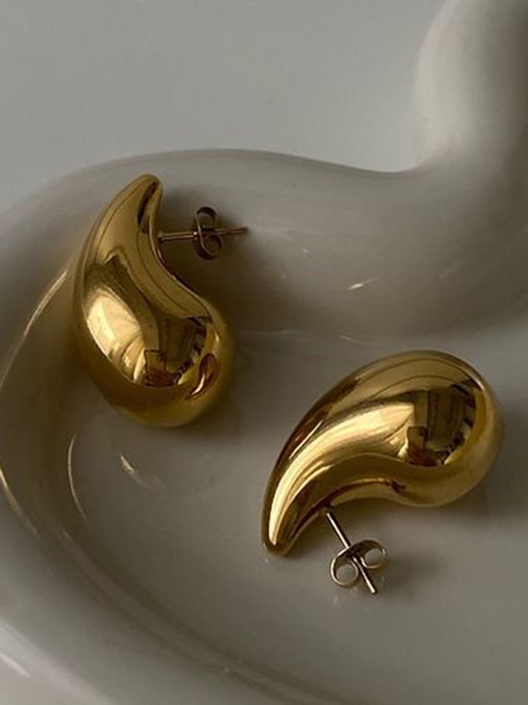 

ADC SHEMONA Gohar Gold-Plated Teardrop Shaped Studs